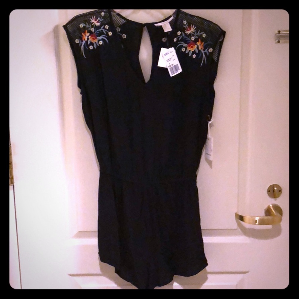 NWT F21 Forever 21 black floral romper small